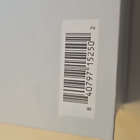 Veil headband. By Kristen Ess Hair - Picture 9 of 9